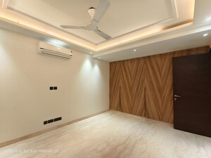 Room in 3 BHK Builder Floor at Safdarjung Enclave – for Rent