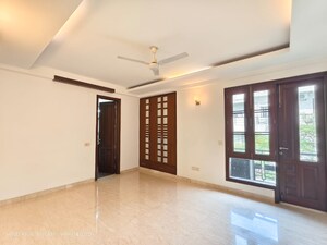 Room in 3 BHK Builder Floor at Safdarjung Enclave – for Rent