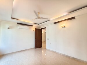 Room in 3 BHK Builder Floor at Safdarjung Enclave – for Rent