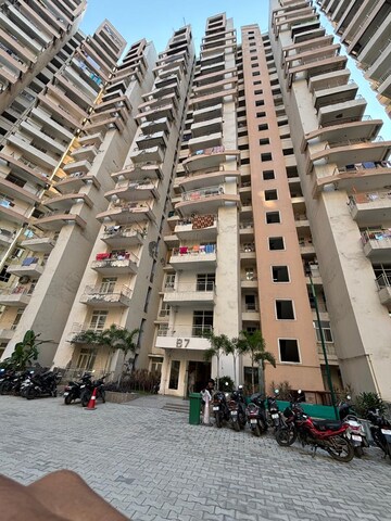 2.5 BHK Apartment – Exterior View View at Supertech Cape Town, Sector 74 - for Rent