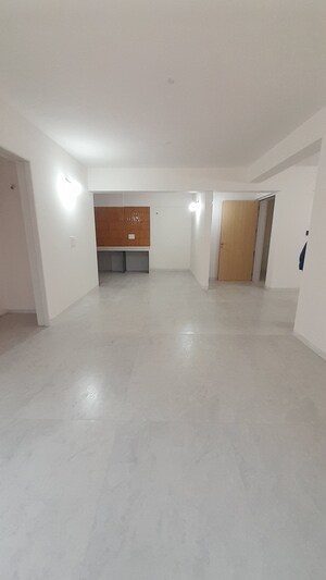 Room in 2.5 BHK Apartment at Senapati Bapat Road – for Sale