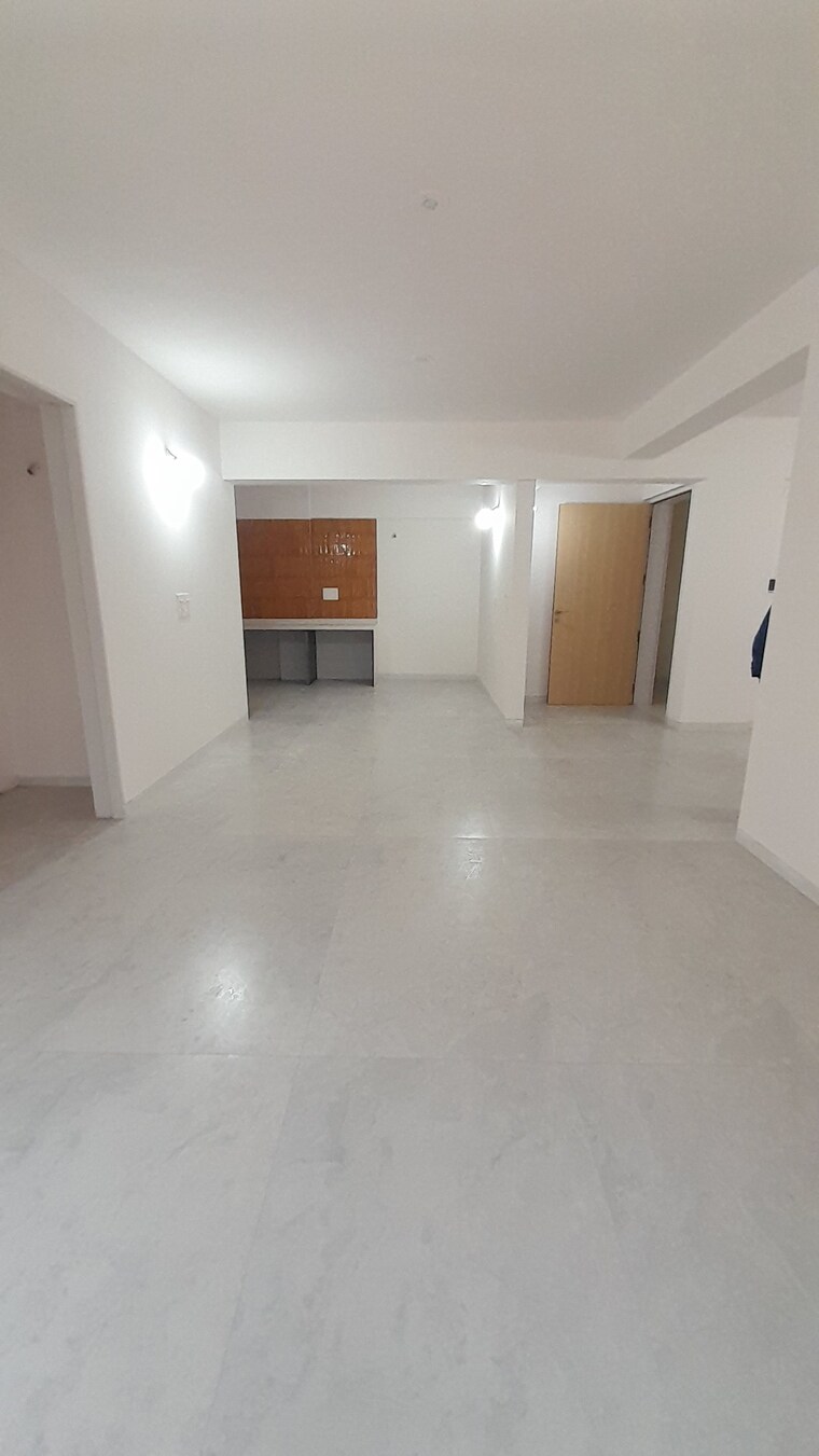 Room, senapati bapat road 2.5 Bedroom 1350 Sq.Ft. Apartment In Senapati Bapat Road Pune 9321335