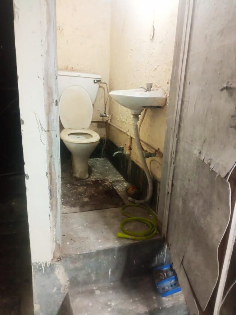 Washroom, lajpat nagar Commercial Office Space 900 Sq.Ft. In Lajpat Nagar Delhi 9321407