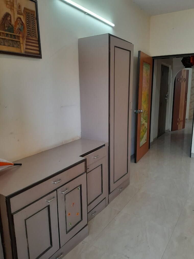 Room, borivali east Commercial Office Space 400 Sq.Ft. In Borivali East Mumbai 9321340