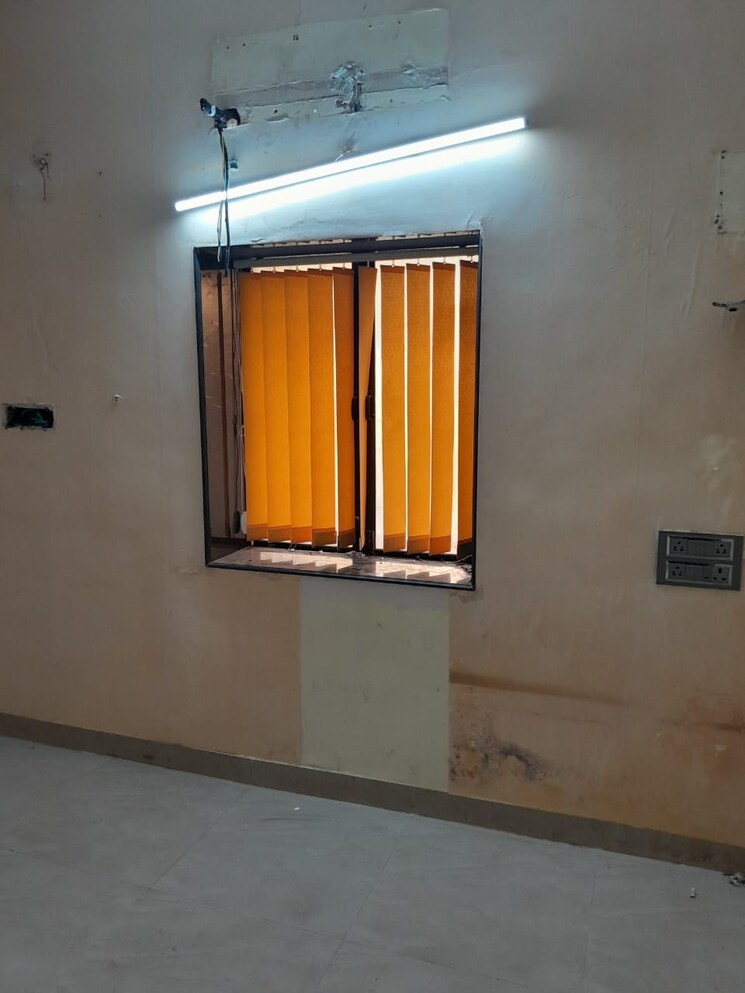 Room, borivali east Commercial Office Space 400 Sq.Ft. In Borivali East Mumbai 9321340