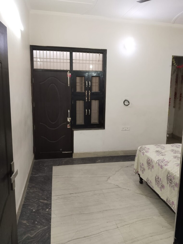 Room, batra colony 2 Bedroom 180 Sq.Yd. Apartment In Batra Colony Sonipat 9321345
