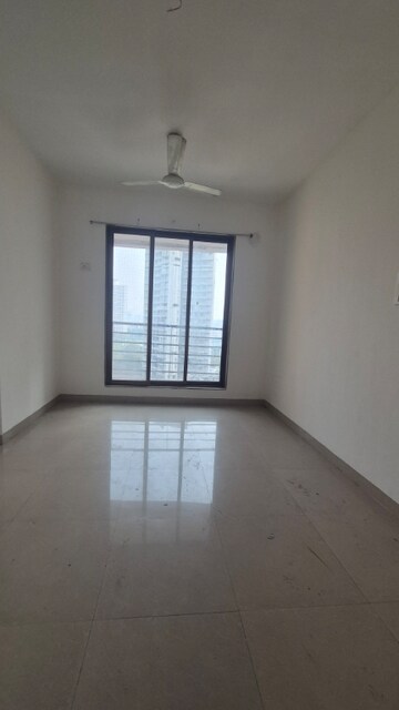 Room in 2 BHK Apartment at Bhatia Esspee Towers, Borivali East – for Rent