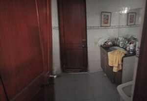 Bathroom in 3.5 BHK Builder Floor at Dlf Phase ii – for Sale