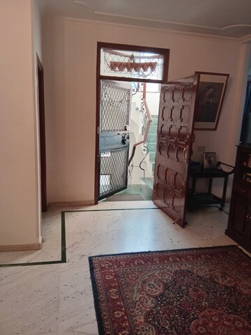 Furnished Amenities in 3.5 BHK Builder Floor at Dlf Phase ii – for Sale