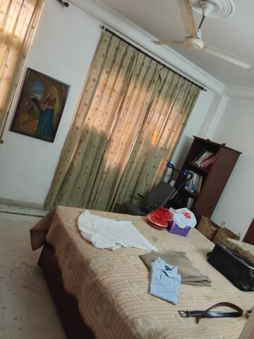 Bedroom in 3.5 BHK Builder Floor at Dlf Phase ii – for Sale