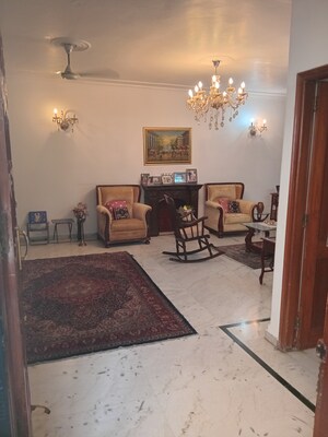 Living Room in 3.5 BHK Builder Floor at Dlf Phase ii – for Sale