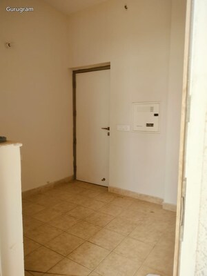 Room in 3 BHK Apartment at DLF The Ultima, Sector 81 – for Rent