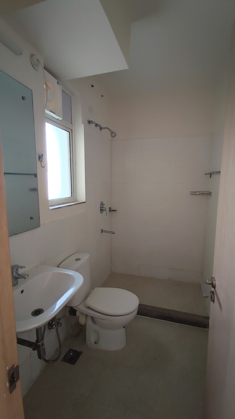 Bathroom, dlf-new-town-heights-i 4 Bedroom 2631 Sq.Ft. Apartment In Sector 90 Gurgaon 9321404