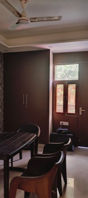 Furnished Amenities in 3 BHK Builder Floor at Pratap Vihar – for Sale