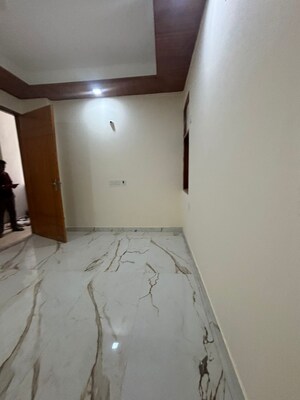 Room in 1 BHK Builder Floor at Saket – for Rent