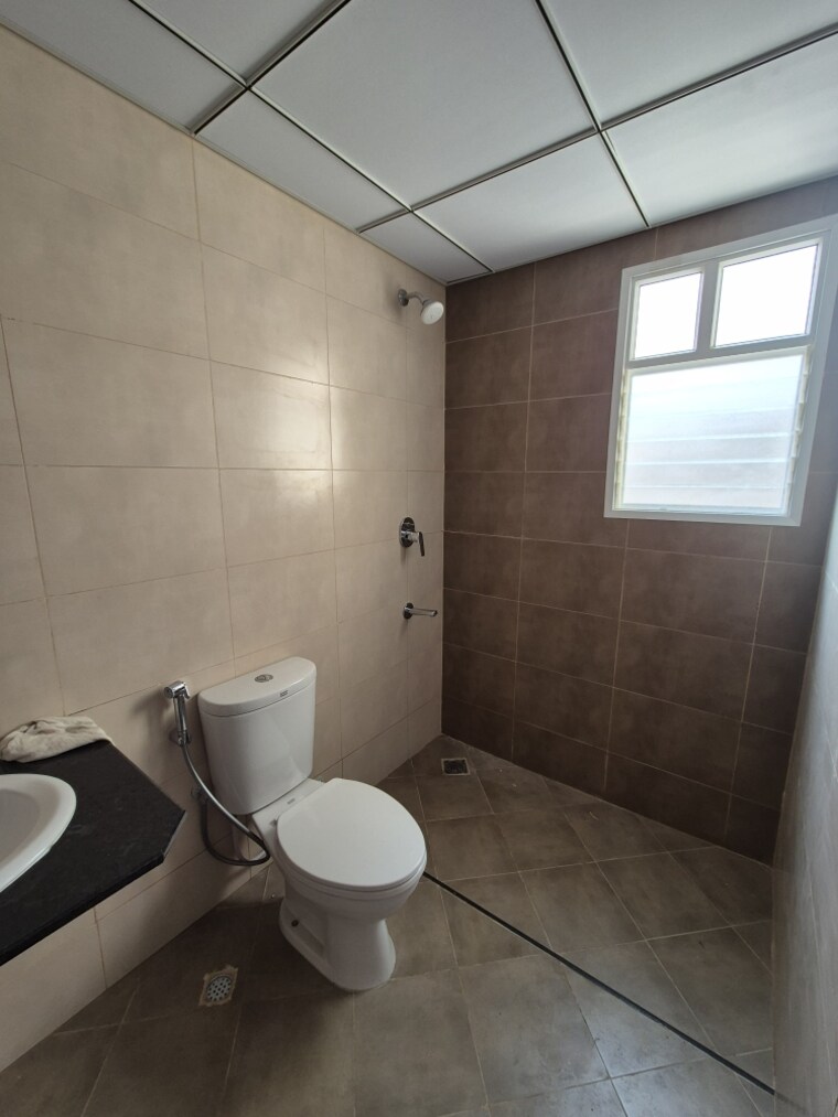 Bathroom, provident-park-square 3 Bedroom 1350 Sq.Ft. Apartment In Kanakapura Road Bangalore 9321520
