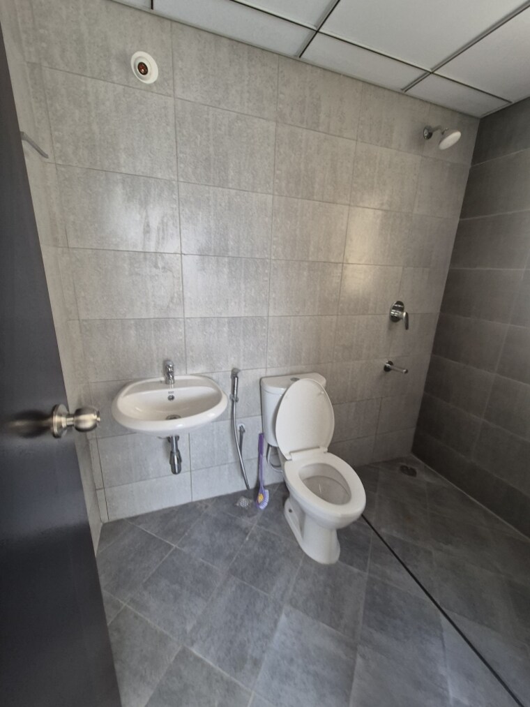 Bathroom, provident-park-square 3 Bedroom 1350 Sq.Ft. Apartment In Kanakapura Road Bangalore 9321520