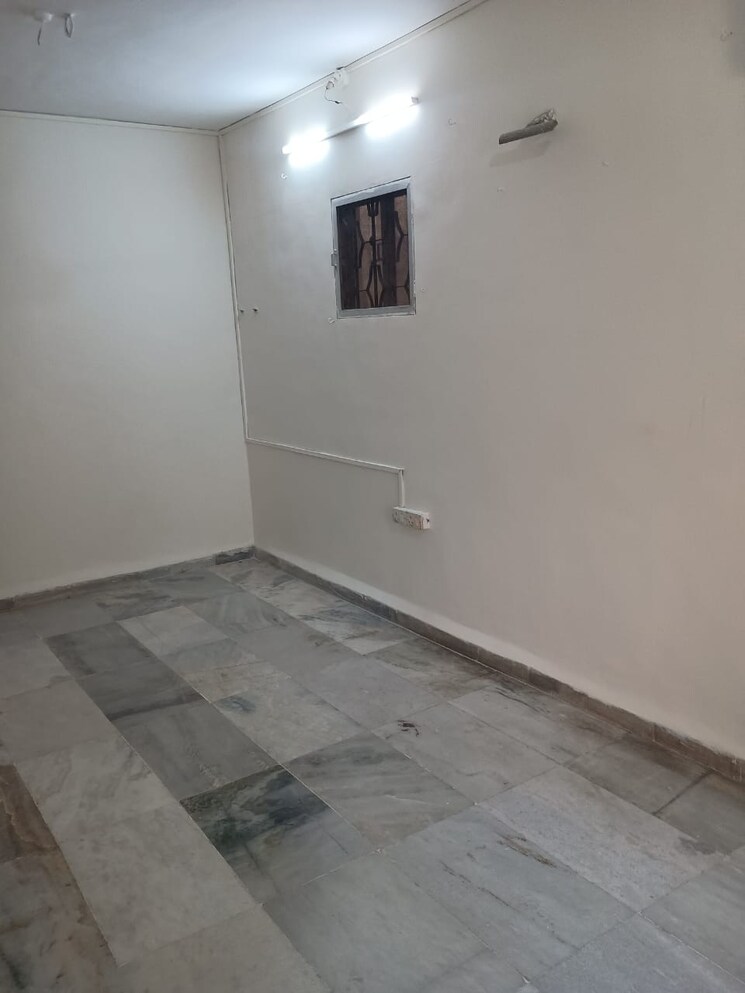 Room, dahisar west 1 Bedroom 525 Sq.Ft. Apartment In Dahisar West Mumbai 9321502
