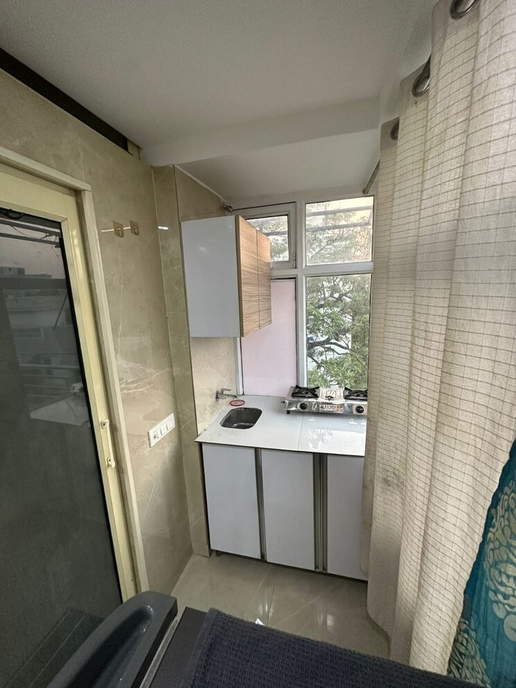Kitchen, south extension i Studio 400 Sq.Ft. Builder Floor In South Extension I Delhi 9321619