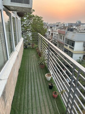 Balcony in Studio Builder Floor at South Extension I – for Rent