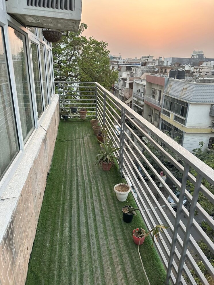 Balcony, south extension i Studio 400 Sq.Ft. Builder Floor In South Extension I Delhi 9321619