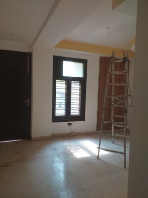Room in 3 BHK Builder Floor at East Patel Nagar – for Rent
