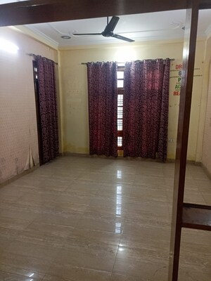 Room in 2 BHK Independent House at Gomti Nagar – for Rent