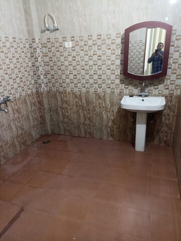 Bathroom in 2 BHK Independent House at Gomti Nagar – for Rent