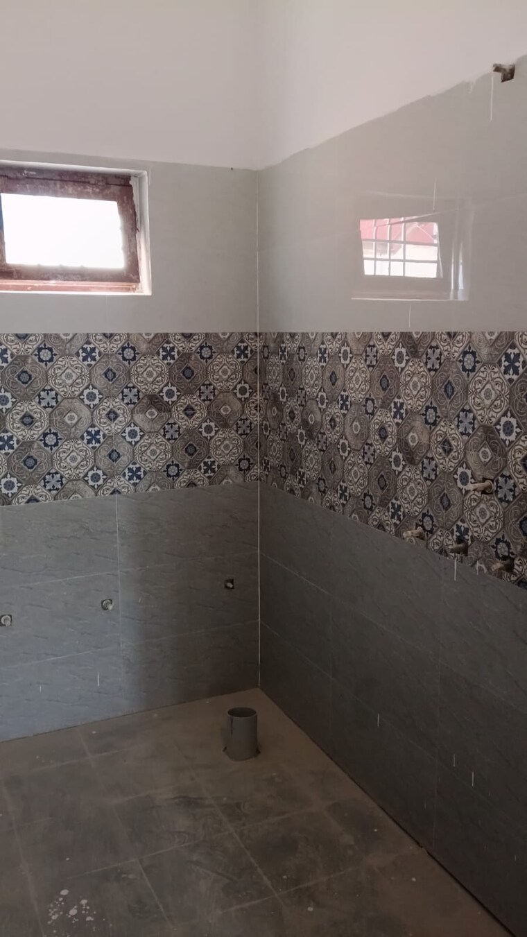 Bathroom, pratap vihar 3 Bedroom 1200 Sq.Ft. Builder Floor In Pratap Vihar Ghaziabad 9321660