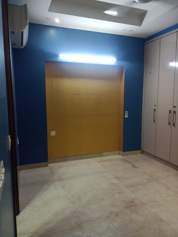 Room in 3 BHK Builder Floor at Safdarjung Enclave – for Rent