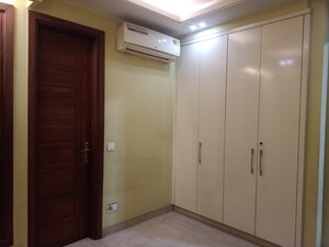 Room in 3 BHK Builder Floor at Safdarjung Enclave – for Rent