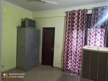 Bedroom in 2 BHK Apartment at Parsvnath Planet, Gomti Nagar – for Rent