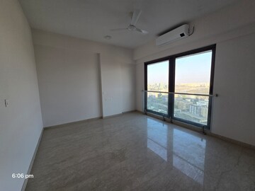 Room in 3 BHK Apartment at Adani Ten BKC, Bandra East – for Rent