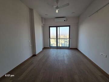 Room in 3 BHK Apartment at Adani Ten BKC, Bandra East – for Rent