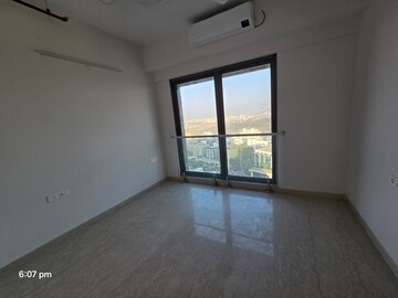 Room in 3 BHK Apartment at Adani Ten BKC, Bandra East – for Rent