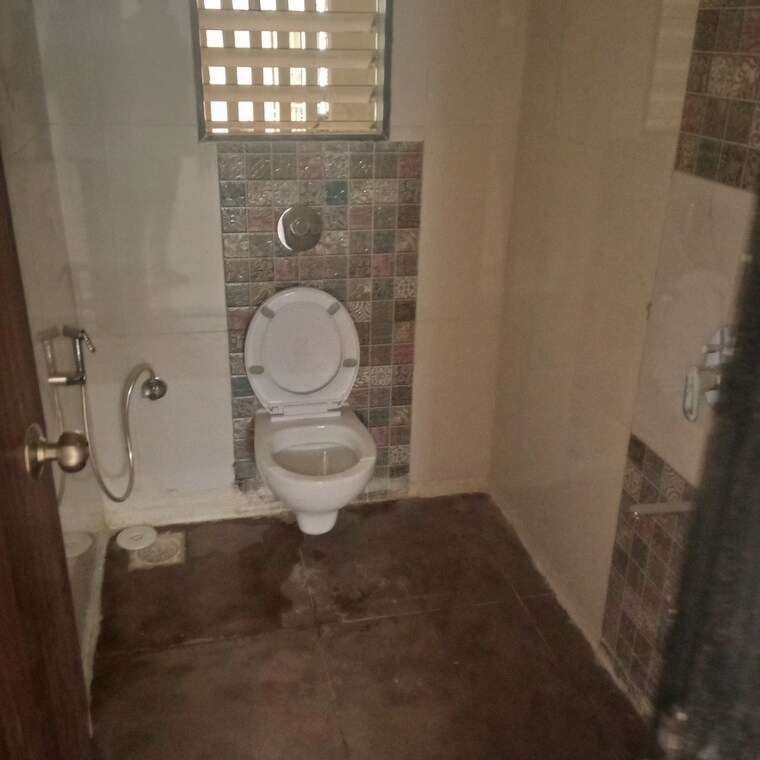 Bathroom, kabra-jawahar-nagar 3 Bedroom 1300 Sq.Ft. Apartment In Goregaon West Mumbai 9321724