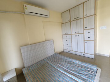 Room in 3 BHK Apartment at Sagar Avenue  II, Santacruz East – for Rent