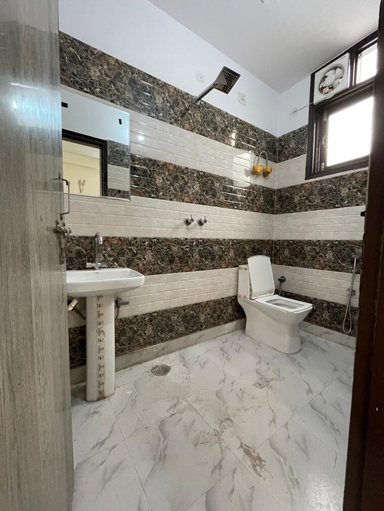 Balcony, palm-residency-chhatarpur 1 Bedroom 550 Sq.Ft. Builder Floor In Chattarpur Delhi 9321737