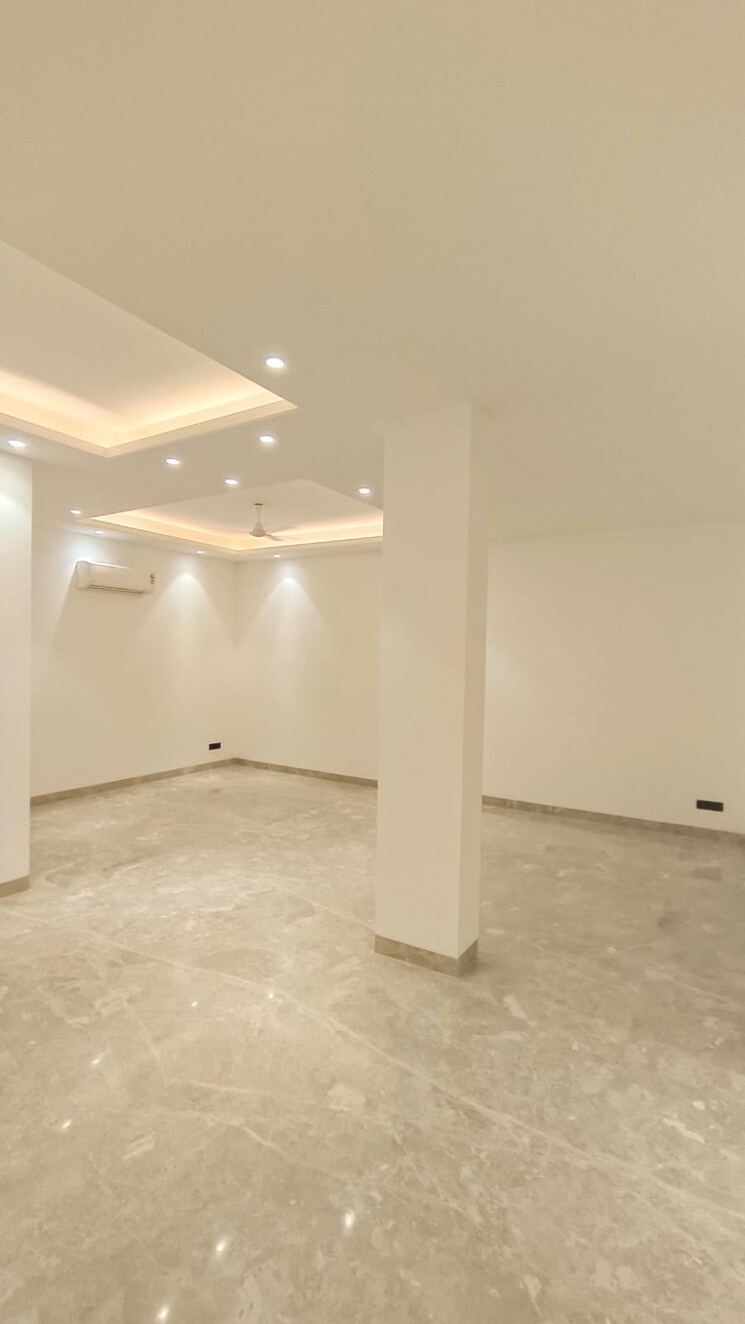 Team Area, uday park Commercial Office Space 1600 Sq.Ft. In Uday Park Delhi 9321733