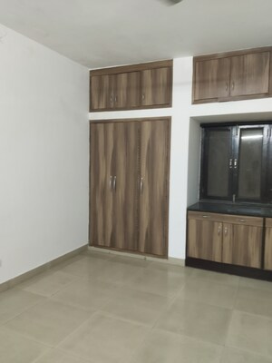 Room in 3 BHK Apartment at Sarita Vihar Pocket-G RWA, Sarita Vihar – for Rent
