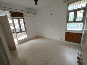 Room in 3 BHK Builder Floor at Auram Floor, South City 2 – for Rent