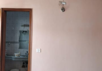 Attached Bathroom in 2 BHK Builder Floor at Lajpat Nagar – for Rent
