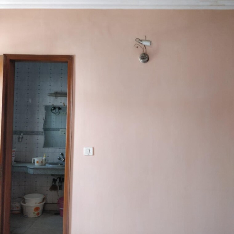 Attached Bathroom, lajpat nagar 2 Bedroom 900 Sq.Ft. Builder Floor In Lajpat Nagar Delhi 9321751
