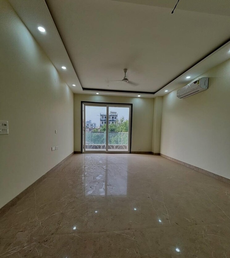 Room, puri-aman-vilas 3 Bedroom 250 Sq.Yd. Builder Floor In Sector 89 Faridabad 9321760