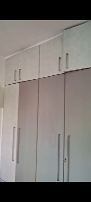 Furnished Amenities in 2 BHK Apartment at Swastik Park, Chembur – for Rent