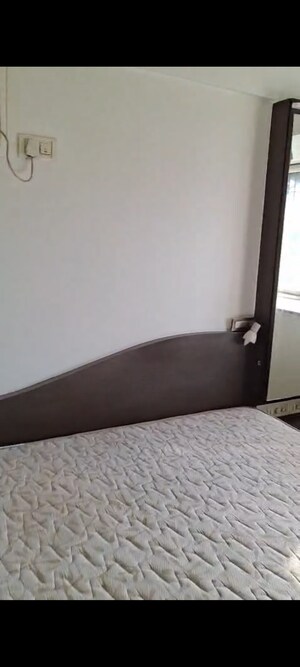 Room in 2 BHK Apartment at Swastik Park, Chembur – for Rent