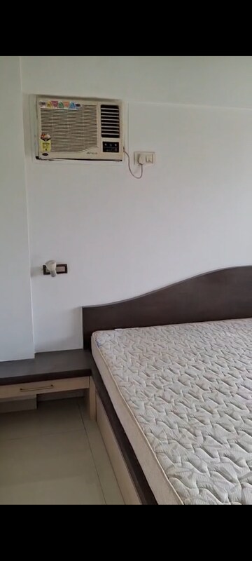 Furnished Amenities in 2 BHK Apartment at Swastik Park, Chembur – for Rent