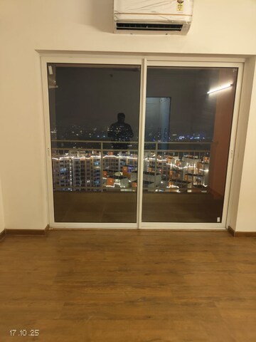 Room in 3 BHK Apartment at Shapoorji Pallonji Joyville Gurgaon, Sector 102 – for Rent