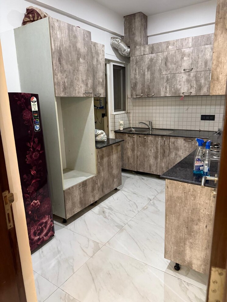 Kitchen, dhillon-burj-one 3.5 Bedroom 2050 Sq.Ft. Apartment In Lohgarh Zirakpur 9321811