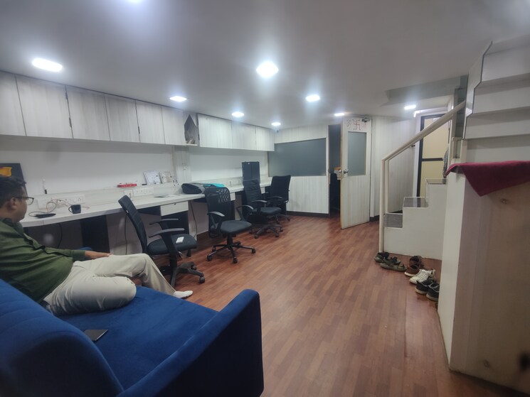 Team Area, malad west Commercial Office Space 700 Sq.Ft. In Malad West Mumbai 9321844